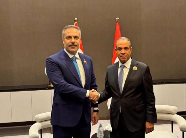 بحث وزير الخارجية المصري بدر عبد العاطي ونظيره التركي هاكان فيدان في بغداد تطورات الملف الإيراني وأزمات اليمن والسودان وليبيا وسوريا وجهود خفض التصعيد الإقليمي.