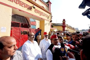अखिलेश यादव